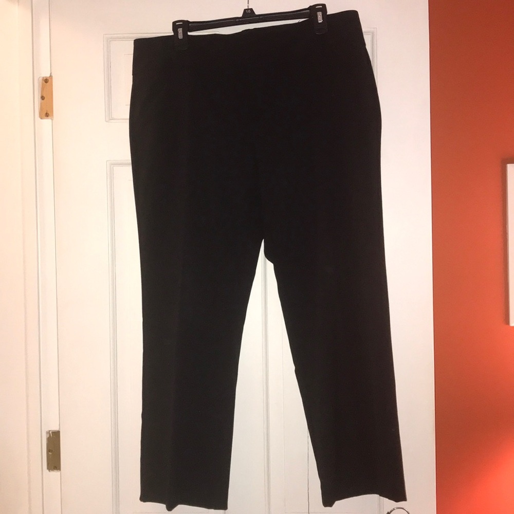 Daisy Fuentes Sz 14 black dress capris.